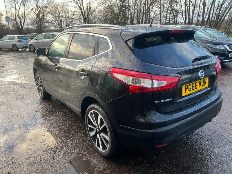 View NISSAN QASHQAI 1.5 dCi Tekna 