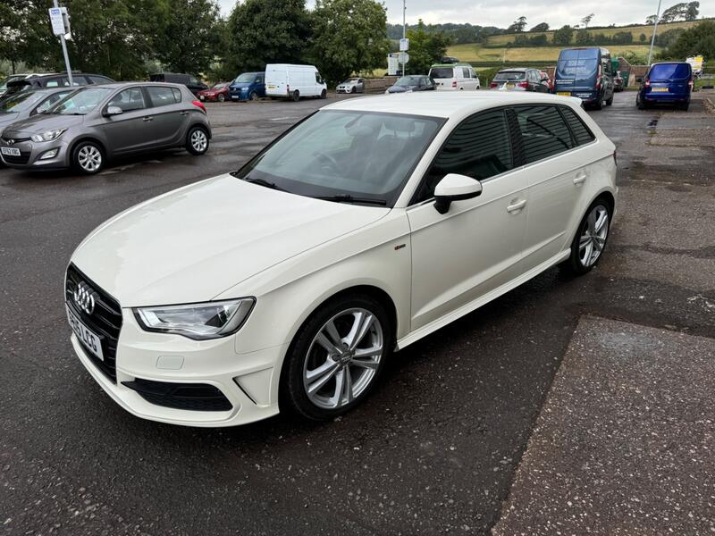 View AUDI A3 1.6 TDI S line