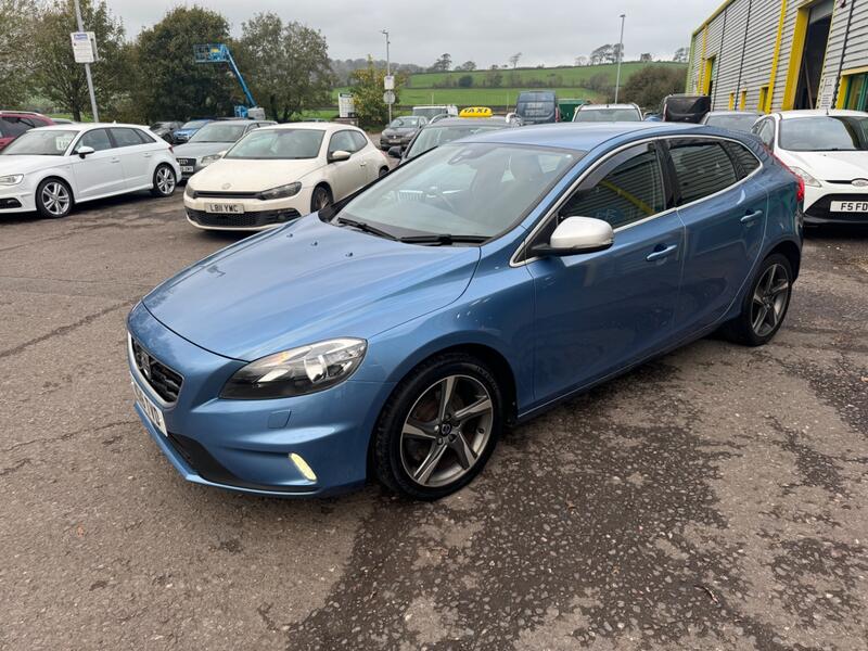 View VOLVO V40 2.0 R-Design D2