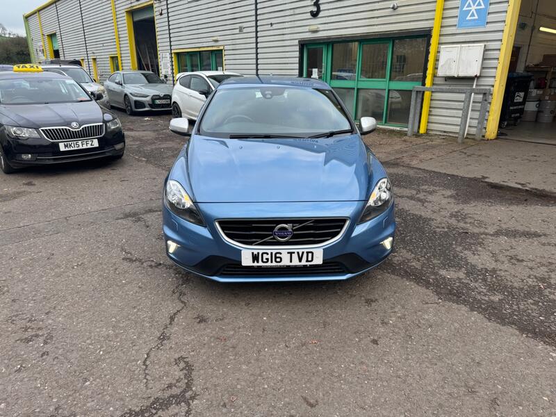 View VOLVO V40 2.0 R-Design D2