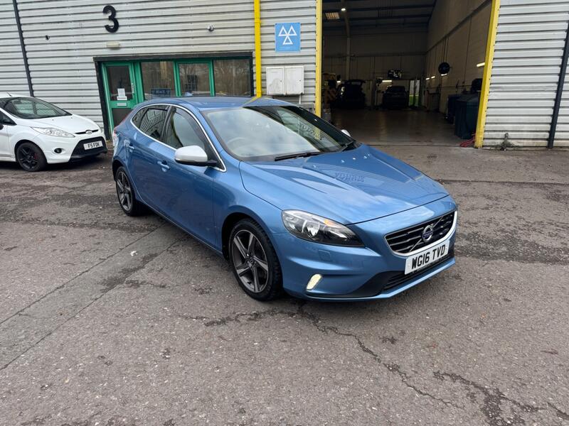 View VOLVO V40 2.0 R-Design D2
