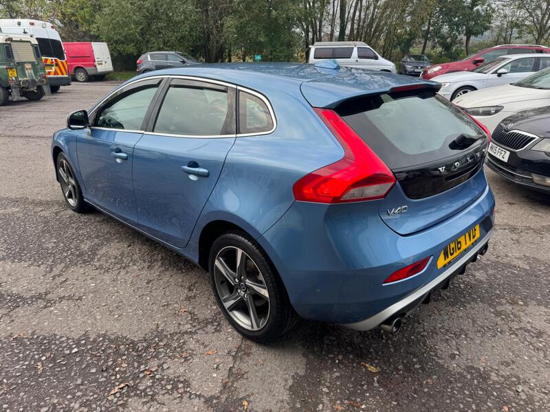 VOLVO V40