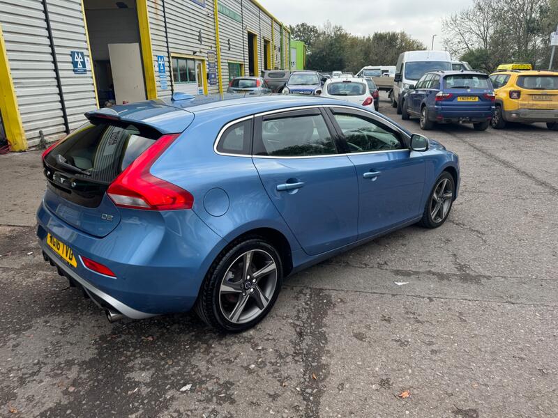 VOLVO V40