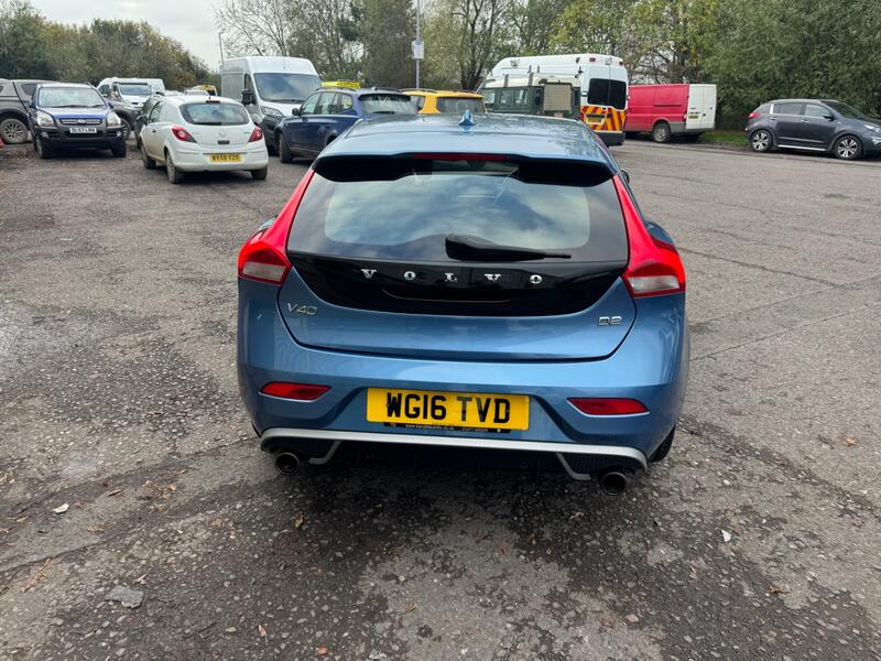 VOLVO V40