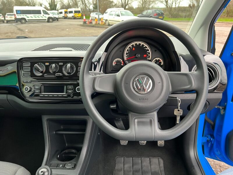 VOLKSWAGEN UP