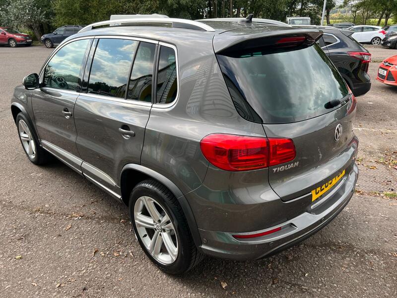 View VOLKSWAGEN TIGUAN 2.0 TDI BlueMotion Tech R-Line